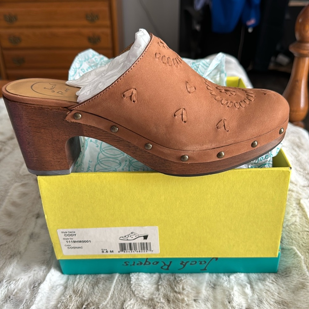 Jack Rogers size 8 1/2 color Cognac clogs